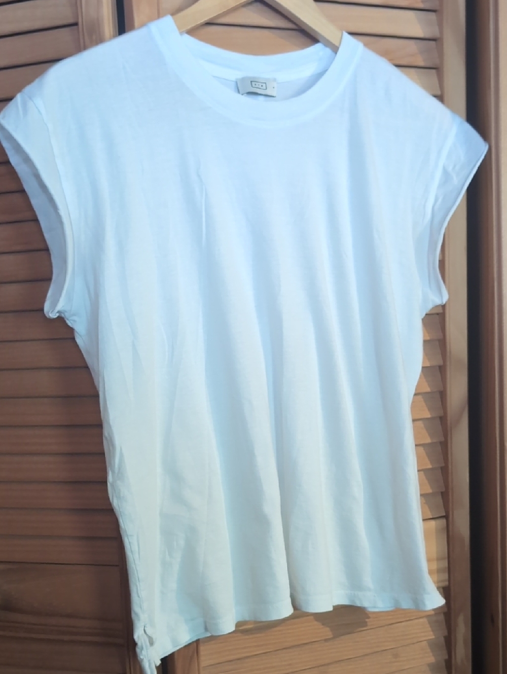 NWOT Ayr Supercool Tee - S